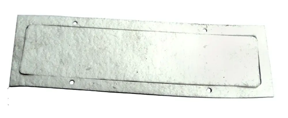 Metallplatte ohne Beschriftung, mit abgerundeten Ecken und vier Löchern. Diese Dichtung könnte für Heizungsanlagen wie die von Daikin geeignet sein.